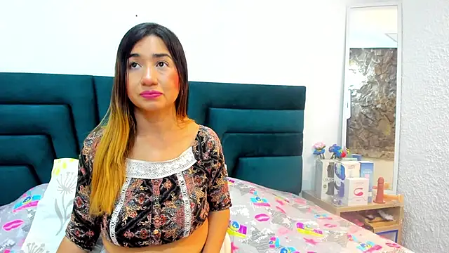 Snapshot of LisaWhite_ chatting on March 13, 11:27 pm LisaWhite online show from March 13, 11:27 pm