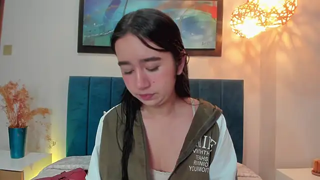 Snapshot of LaraGoldd chatting on November 28, 12:46 am LaraGoldd online show from November 28, 12:46 am