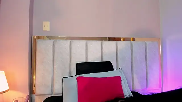 Snapshot of LaraGoldd chatting on January 9, 12:46 am LaraGoldd online show from January 9, 12:46 am