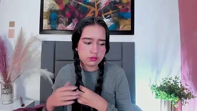 Snapshot of LaraGoldd chatting on January 15, 12:37 am LaraGoldd online show from January 15, 12:37 am