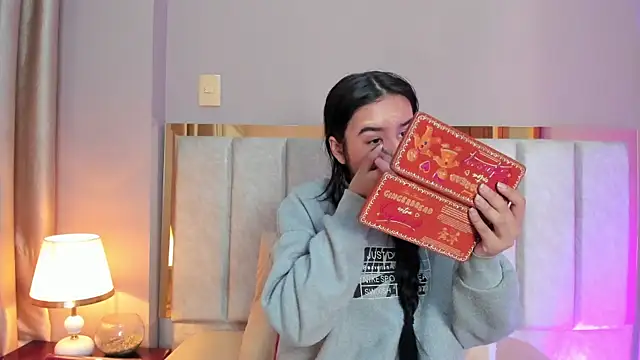 Snapshot of LaraGoldd chatting on February 7, 12:36 am LaraGoldd online show from February 7, 12:36 am