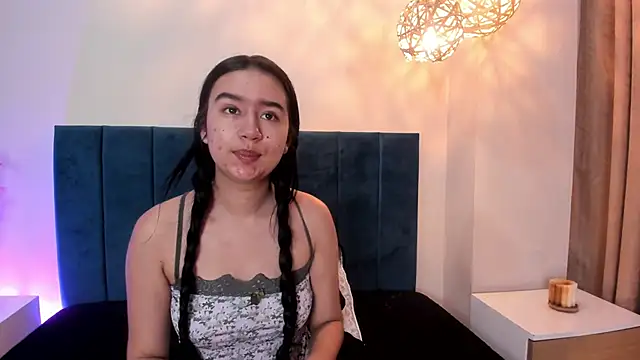 Snapshot of LaraGoldd chatting on February 18, 12:50 am LaraGoldd online show from February 18, 12:50 am