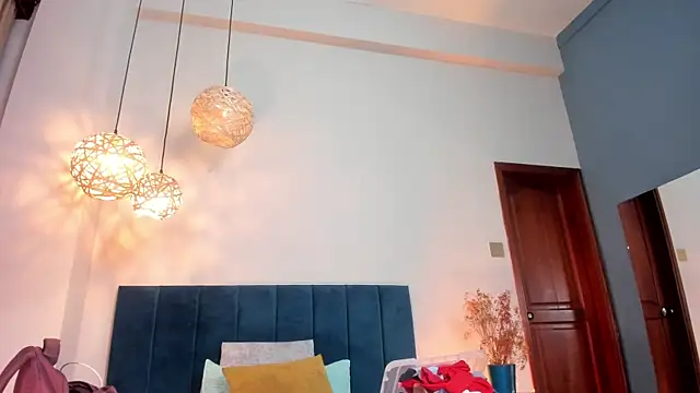 Snapshot of LaraGoldd chatting on February 24, 12:41 am LaraGoldd online show from February 24, 12:41 am