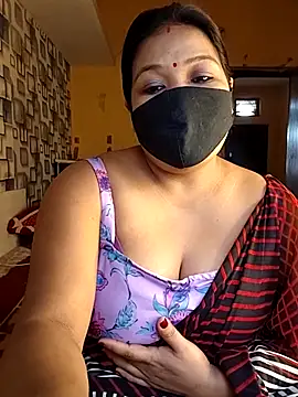 Snapshot of Radhikadavi879 chatting on December 1, 4:50 am Radhikadavi879 online show from December 1, 4:50 am