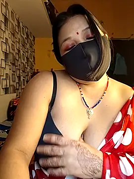 Snapshot of Radhikadavi879 chatting on January 6, 5:44 am Radhikadavi879 online show from January 6, 5:44 am