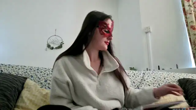 Snapshot of LexiSnowUK chatting on December 4, 12:36 pm LexiSnowUK online show from December 4, 12:36 pm