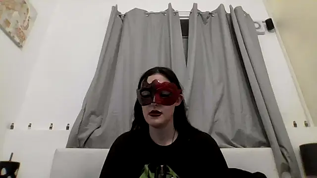 Snapshot of LexiSnowUK chatting on December 13, 9:20 pm LexiSnowUK online show from December 13, 9:20 pm