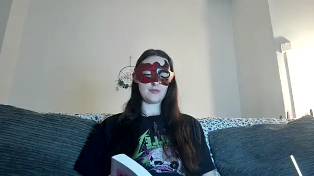 Snapshot of LexiSnowUK chatting on December 15, 9:24 am LexiSnowUK online show from December 15, 9:24 am