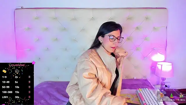  jade white  online show from December 21, 12:06 pm