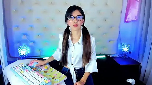  jade white  online show from February 12, 12:33 pm