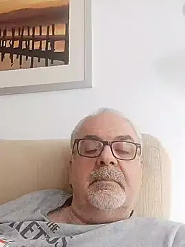 Snapshot of Satiro_Sevilla chatting on March 22, 3:20 pm Satiro Sevilla online show from March 22, 3:20 pm
