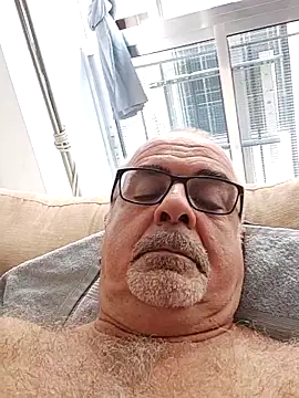 Snapshot of Satiro_Sevilla chatting on September 15, 5:13 pm Satiro Sevilla online show from September 15, 5:13 pm