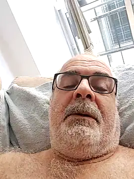 Snapshot of Satiro_Sevilla chatting on September 24, 3:15 pm Satiro Sevilla online show from September 24, 3:15 pm