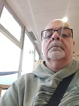 Snapshot of Satiro_Sevilla chatting on November 5, 2:17 pm Satiro Sevilla online show from November 5, 2:17 pm