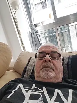 Snapshot of Satiro_Sevilla chatting on November 8, 4:51 pm Satiro Sevilla online show from November 8, 4:51 pm