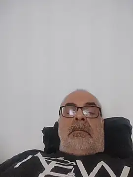 Snapshot of Satiro_Sevilla chatting on November 14, 11:24 pm Satiro Sevilla online show from November 14, 11:24 pm