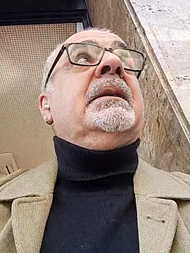 Snapshot of Satiro_Sevilla chatting on November 23, 10:59 am Satiro Sevilla online show from November 23, 10:59 am