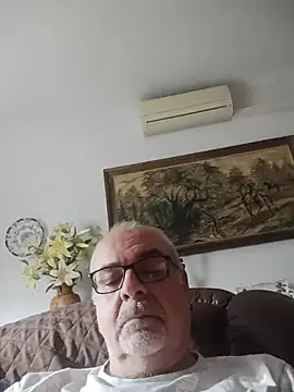 Snapshot of Satiro_Sevilla chatting on November 24, 12:32 am Satiro Sevilla online show from November 24, 12:32 am