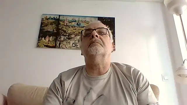 Snapshot of Satiro_Sevilla chatting on December 14, 12:10 pm Satiro Sevilla online show from December 14, 12:10 pm