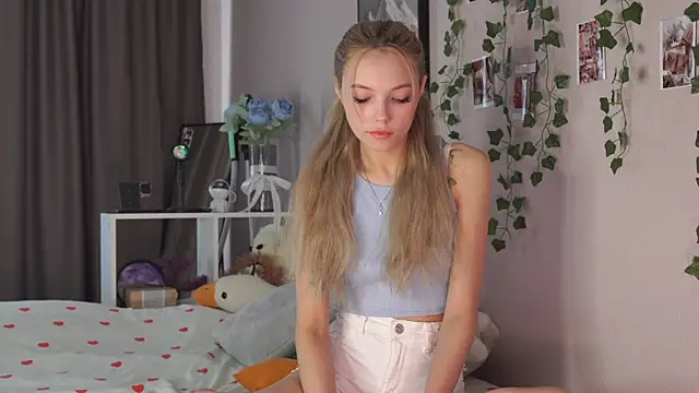 norakisses online show from April 17, 7:22 am