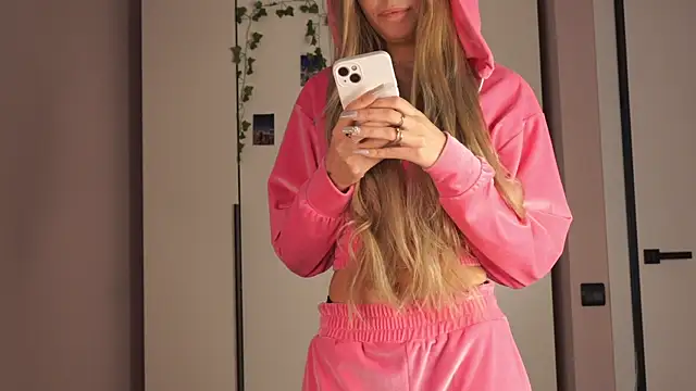 norakisses online show from April 21, 9:26 am