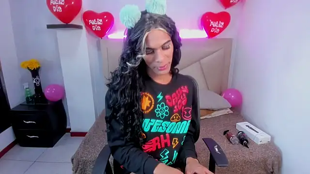 Snapshot of Strella_ferrera chatting on February 15, 2:00 pm Strella ferrera online show from February 15, 2:00 pm