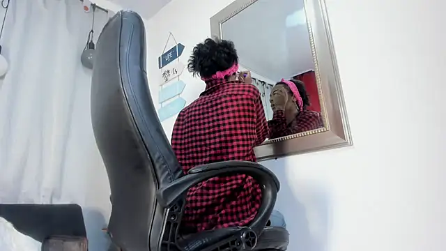 Snapshot of Strella_ferrera chatting on March 12, 4:08 am Strella ferrera online show from March 12, 4:08 am