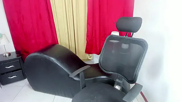 Snapshot of Strella_ferrera chatting on November 9, 5:39 am Strella ferrera online show from November 9, 5:39 am