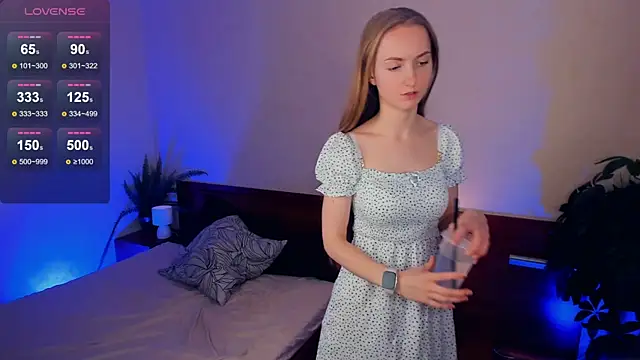 Snapshot of EsmaCarll chatting on December 9, 2:02 am EsmaCarll online show from December 9, 2:02 am