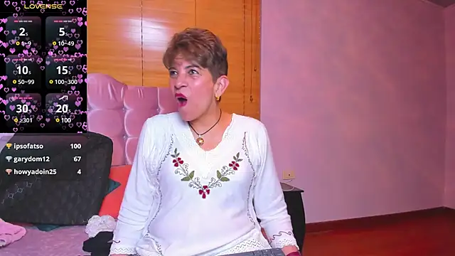 Snapshot of Angelina_Stone_65 chatting on January 6, 10:05 pm Angelina Stone 65 online show from January 6, 10:05 pm