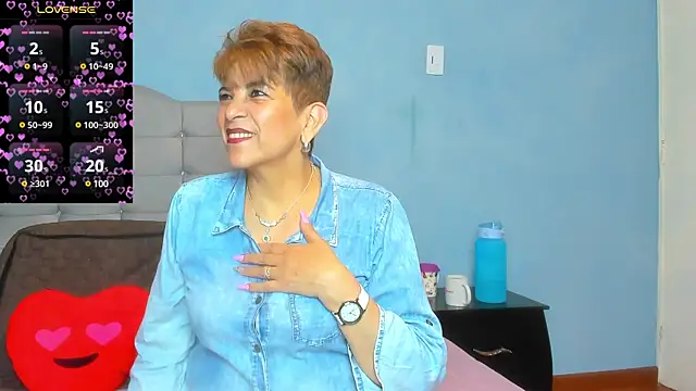 Snapshot of Angelina_Stone_65 chatting on January 25, 5:40 pm Angelina Stone 65 online show from January 25, 5:40 pm
