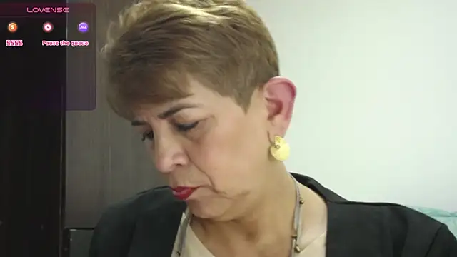 Snapshot of Angelina_Stone_65 chatting on March 14, 6:18 pm Angelina Stone 65 online show from March 14, 6:18 pm