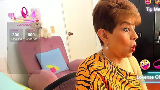 Snapshot of Angelina_Stone_65 chatting on September 23, 1:47 pm Angelina Stone 65 online show from September 23, 1:47 pm