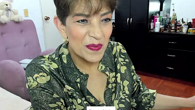 Snapshot of Angelina_Stone_65 chatting on October 18, 12:35 am Angelina Stone 65 online show from October 18, 12:35 am