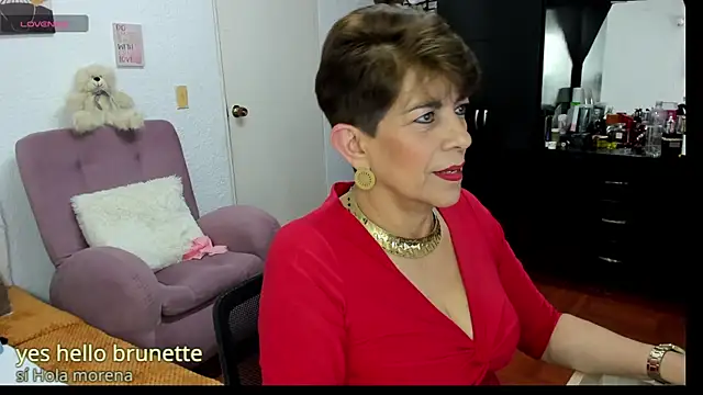 Snapshot of Angelina_Stone_65 chatting on November 11, 10:32 pm Angelina Stone 65 online show from November 11, 10:32 pm