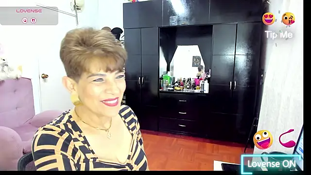 Snapshot of Angelina_Stone_65 chatting on November 24, 11:04 pm Angelina Stone 65 online show from November 24, 11:04 pm