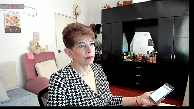 Snapshot of Angelina_Stone_65 chatting on December 1, 8:58 pm Angelina Stone 65 online show from December 1, 8:58 pm