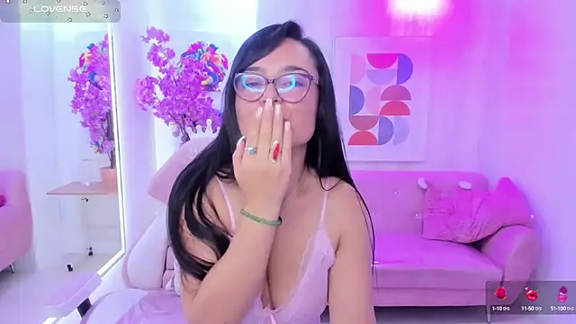 Snapshot of Tiara_rr chatting on September 23, 7:28 pm Tiara rr online show from September 23, 7:28 pm