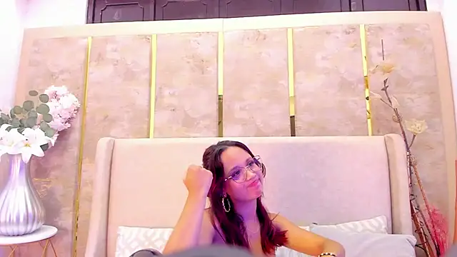 MelanieRoah online show from March 22, 10:48 pm