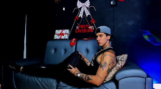 Snapshot of JUSTIN_FULLER1 chatting on December 7, 1:51 pm JUSTIN FULLER1 online show from December 7, 1:51 pm