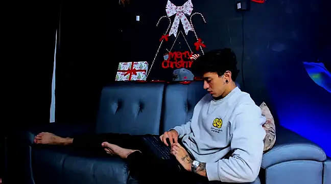 Snapshot of JUSTIN_FULLER1 chatting on December 10, 12:16 pm JUSTIN FULLER1 online show from December 10, 12:16 pm