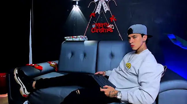 Snapshot of JUSTIN_FULLER1 chatting on December 13, 1:55 pm JUSTIN FULLER1 online show from December 13, 1:55 pm