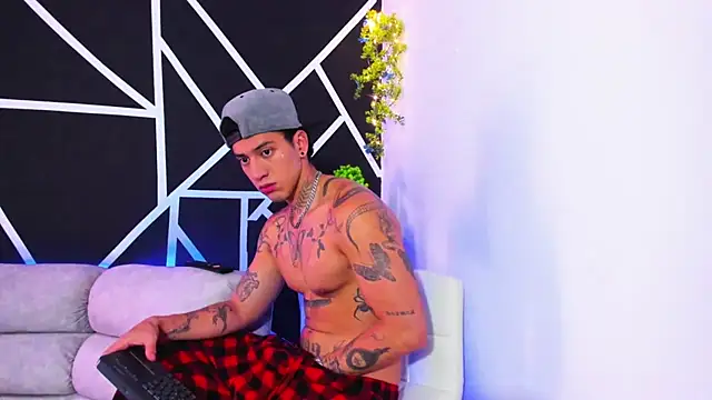 Snapshot of JUSTIN_FULLER1 chatting on February 1, 2:34 pm JUSTIN FULLER1 online show from February 1, 2:34 pm