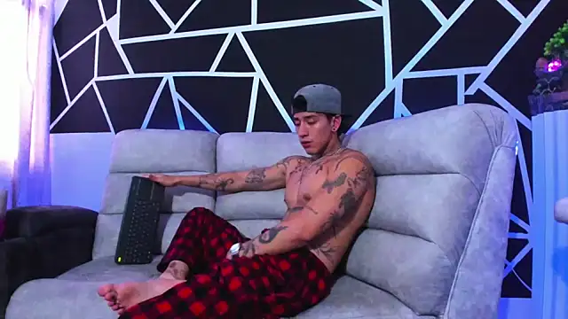 Snapshot of JUSTIN_FULLER1 chatting on February 1, 5:37 pm JUSTIN FULLER1 online show from February 1, 5:37 pm