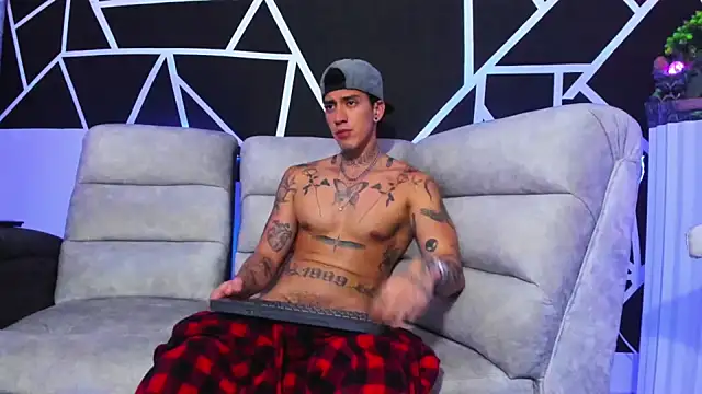 Snapshot of JUSTIN_FULLER1 chatting on February 1, 10:55 pm JUSTIN FULLER1 online show from February 1, 10:55 pm