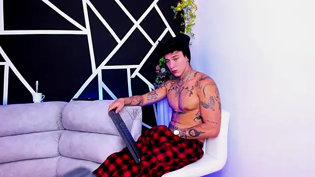 Snapshot of JUSTIN_FULLER1 chatting on February 13, 11:15 pm JUSTIN FULLER1 online show from February 13, 11:15 pm