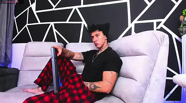 Snapshot of JUSTIN_FULLER1 chatting on February 16, 1:58 am JUSTIN FULLER1 online show from February 16, 1:58 am