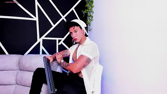 Snapshot of JUSTIN_FULLER1 chatting on February 17, 11:31 pm JUSTIN FULLER1 online show from February 17, 11:31 pm