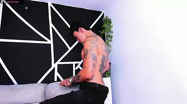 Snapshot of JUSTIN_FULLER1 chatting on February 23, 12:41 am JUSTIN FULLER1 online show from February 23, 12:41 am