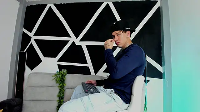 Snapshot of JUSTIN_FULLER1 chatting on November 8, 12:11 am JUSTIN FULLER1 online show from November 8, 12:11 am